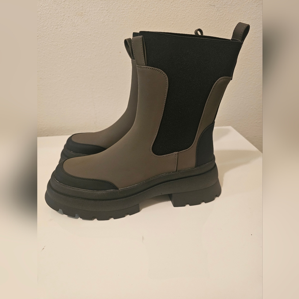 Elegant Black and Brown Women's Winter Boots